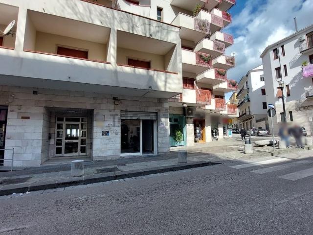 Locale Commerciale in affitto a Eboli, Campania