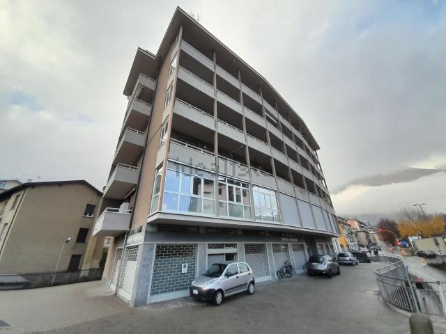 Locale Commerciale in affitto a Campoledro, Sondrio