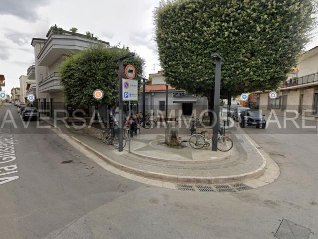 Locale Commerciale in affitto a Parete, Campania