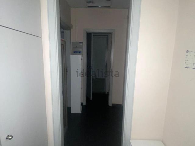Locale Commerciale in affitto a Municipalità 9, Campania