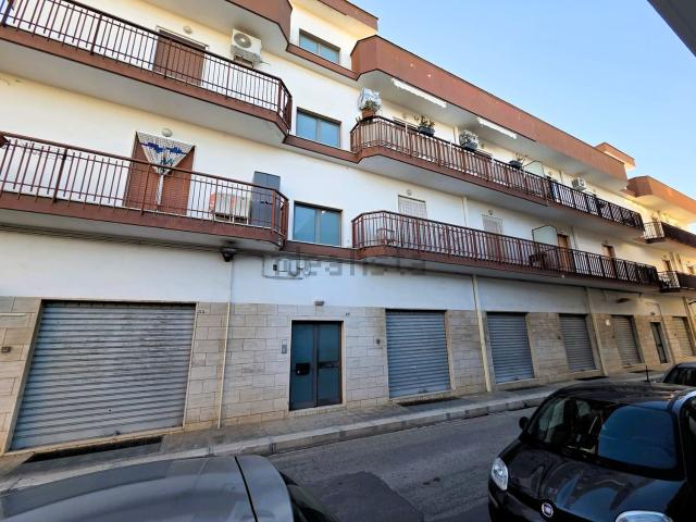 Locale Commerciale in affitto a Puglia, Bari