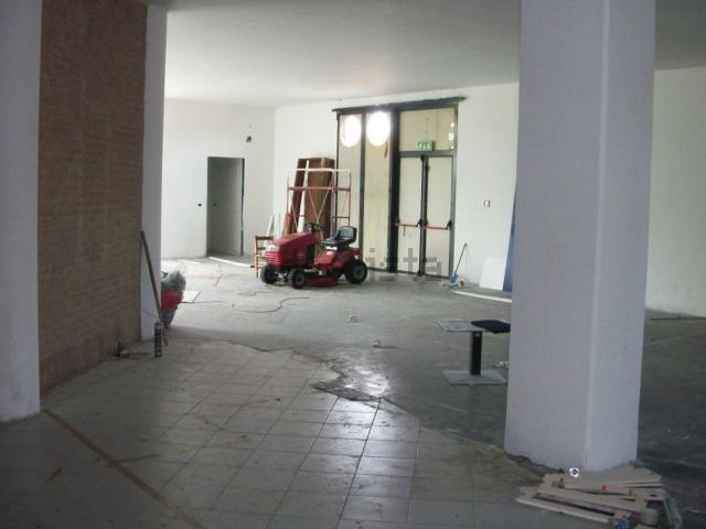 Locale Commerciale in affitto a Ospedaletto, Pisa