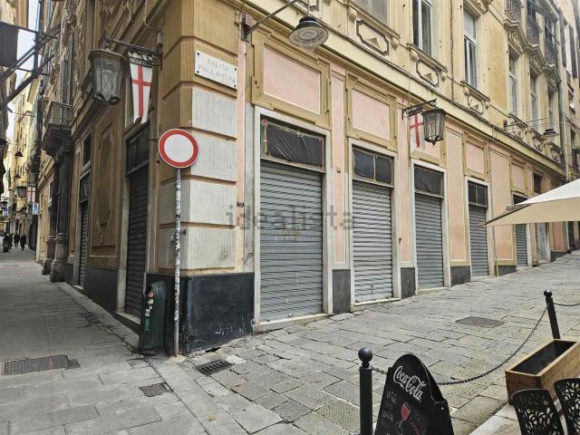 Locale Commerciale in affitto a Centro Est, Serra Riccò