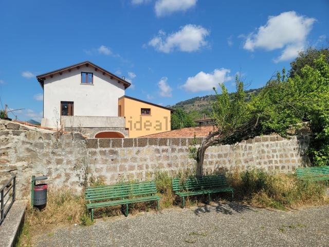 Locale Commerciale in affitto a Petrarelle, Caserta