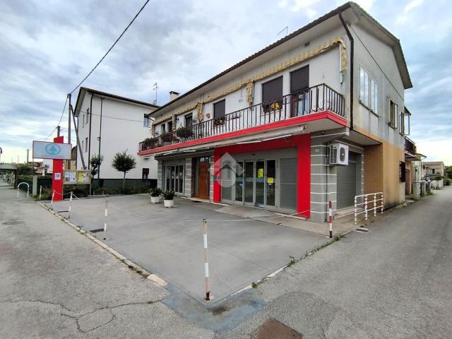 Locale Commerciale in affitto a Carbonera, Veneto