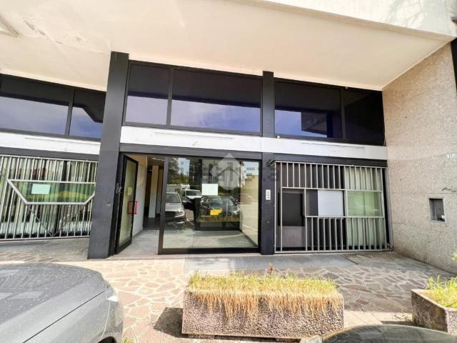 Locale Commerciale in affitto a San Carlo, Muggiò