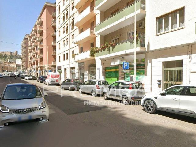 Locale Commerciale in affitto a San Benedetto, Cagliari