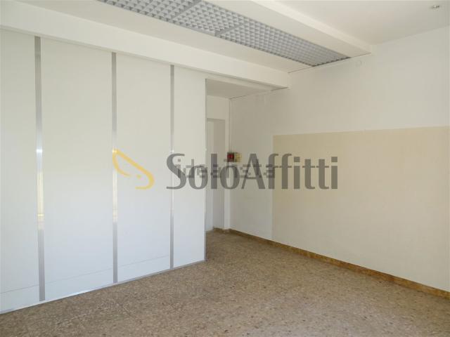 Locale Commerciale in affitto a Vivere Verde, Marche