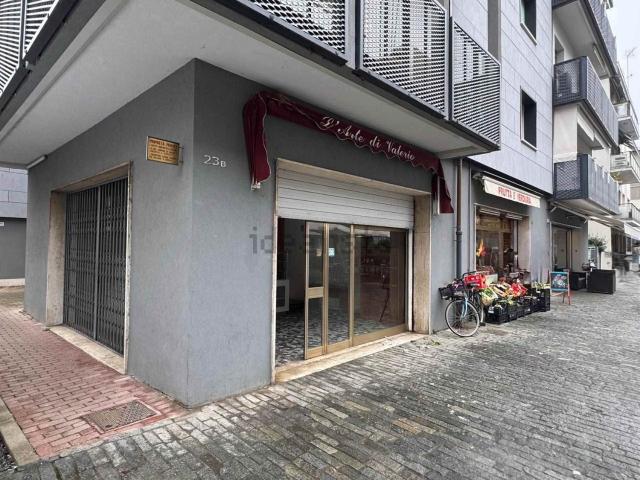 Locale Commerciale in affitto a Mestre-Carpenedo, Venezia