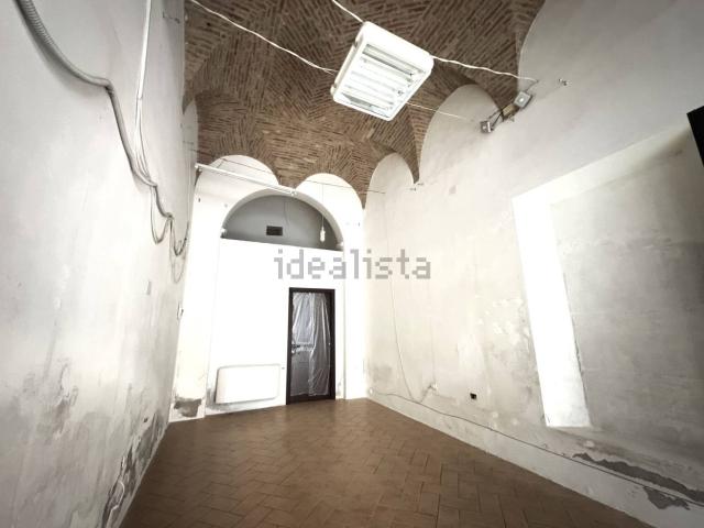 Locale Commerciale in affitto a Centro, Marche