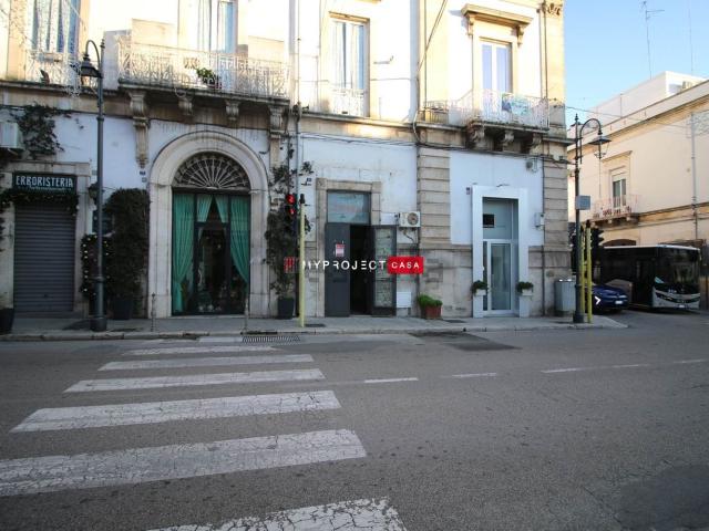 Locale Commerciale in affitto a Puglia, Taranto