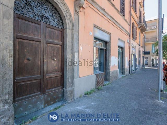 Locale Commerciale in affitto a Viterbo, Lazio