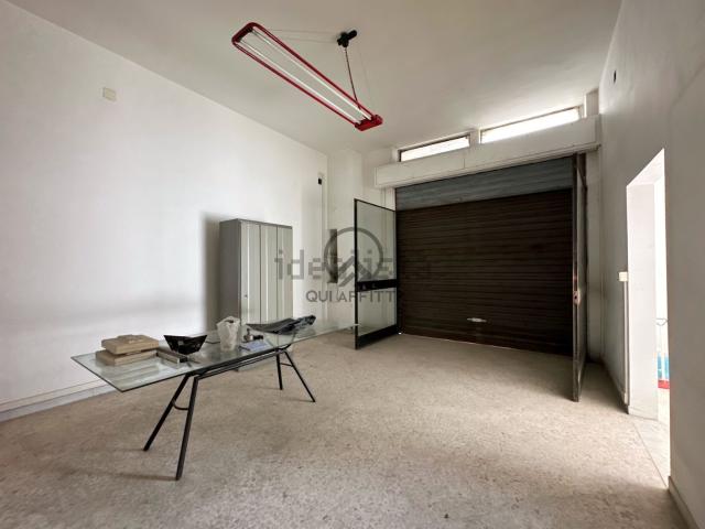 Locale Commerciale in affitto a Puglia, Barletta-andria-trani