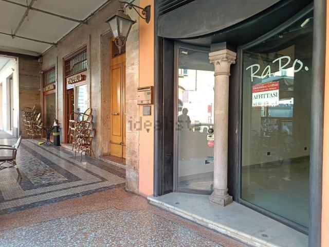 Locale Commerciale in affitto a Porto-Saragozza, Bologna
