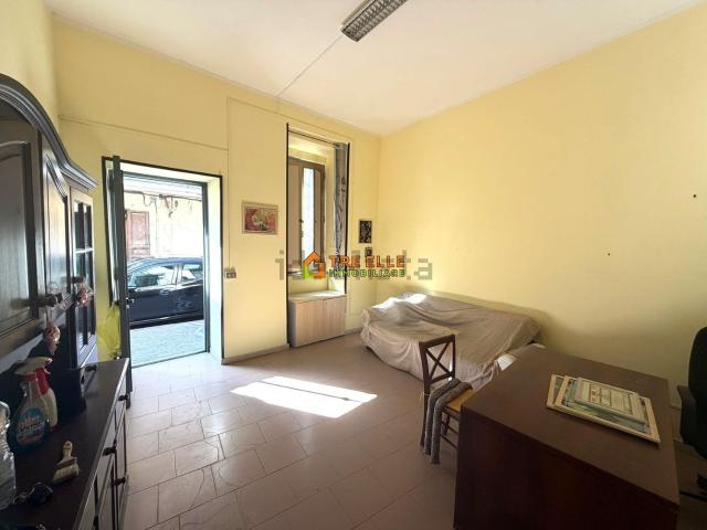 Locale Commerciale in affitto a Mariglianella, Campania