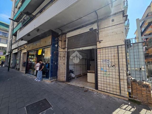 Locale Commerciale in affitto a Camaldoli, Campania