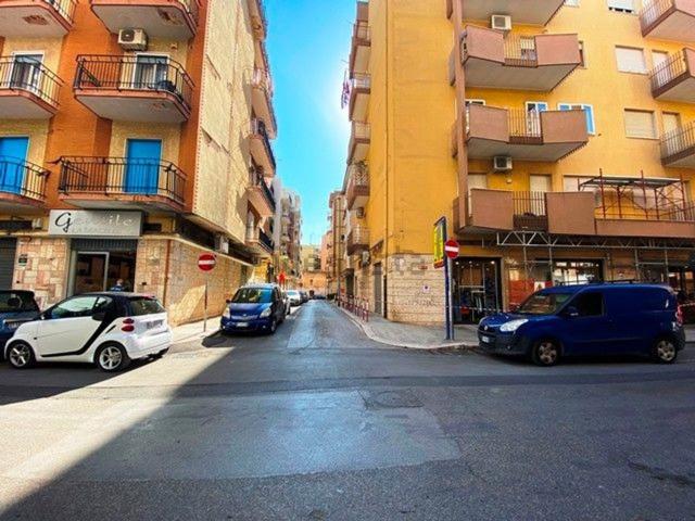 Locale Commerciale in affitto a Puglia, Barletta-andria-trani
