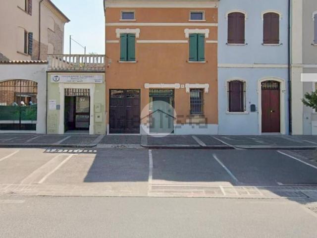 Locale Commerciale in affitto a Castelbelforte, Lombardia