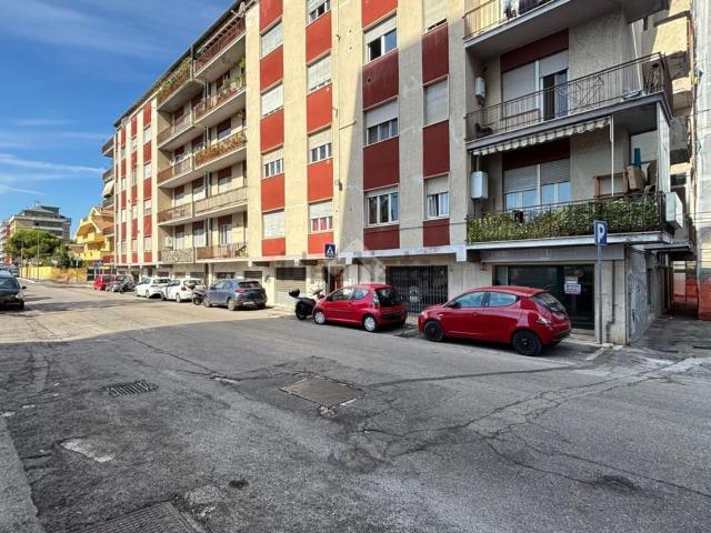 Locale Commerciale in affitto a Pescara, Abruzzo