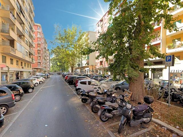 Locale Commerciale in affitto a Municipio Roma III, Roma Capitale