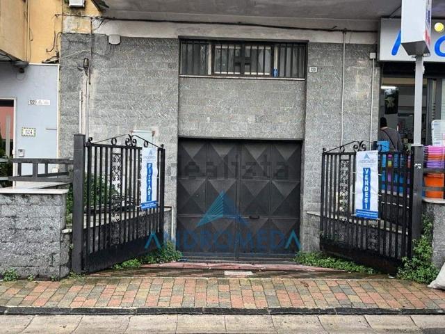 Locale Commerciale in affitto a Mugnano Di Napoli, Campania