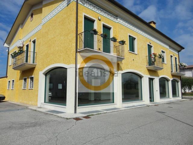 Locale Commerciale in affitto a Rosà, Veneto