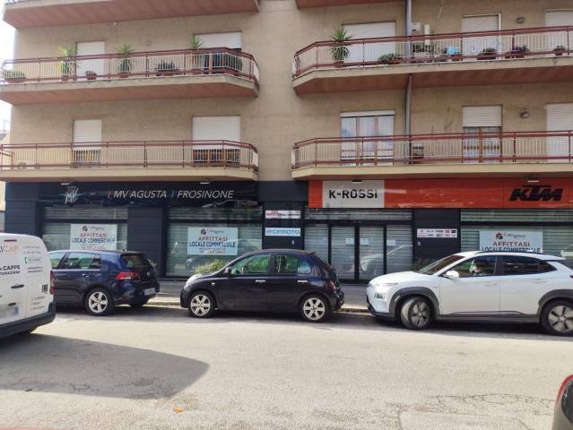 Locale Commerciale in affitto a San Silvestro, Cassino