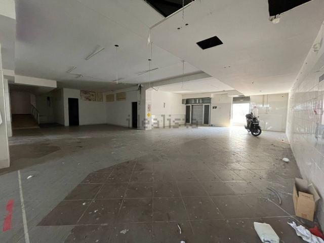 Locale Commerciale in affitto a Maddaloni, Campania
