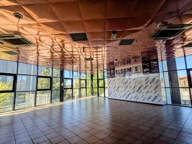 Locale Commerciale in affitto a Ripalimosani, Molise