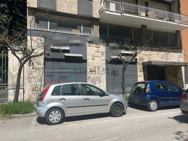 Locale Commerciale in affitto a Pescara, Abruzzo