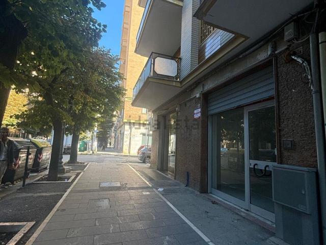 Locale Commerciale in affitto a Puglia, Foggia