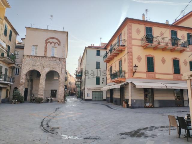 Locale Commerciale in affitto a Loano, Liguria