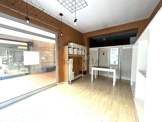 Locale Commerciale in affitto a Fidenza, Reggio Emilia