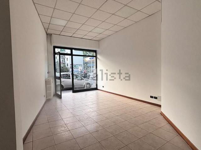 Locale Commerciale in affitto a Municipio 9, Milano