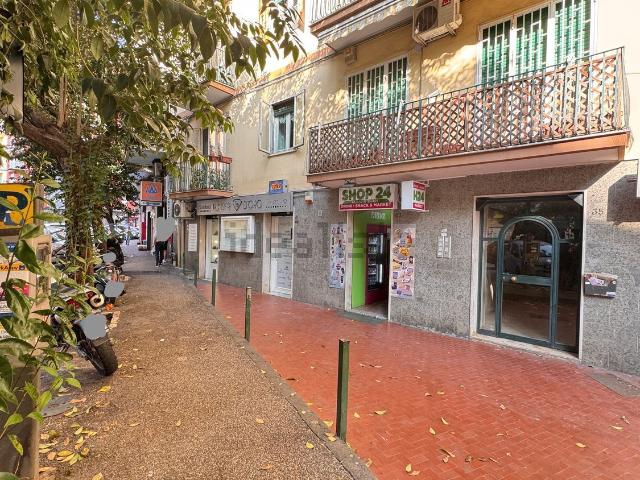 Locale Commerciale in affitto a Municipalità 5, Campania