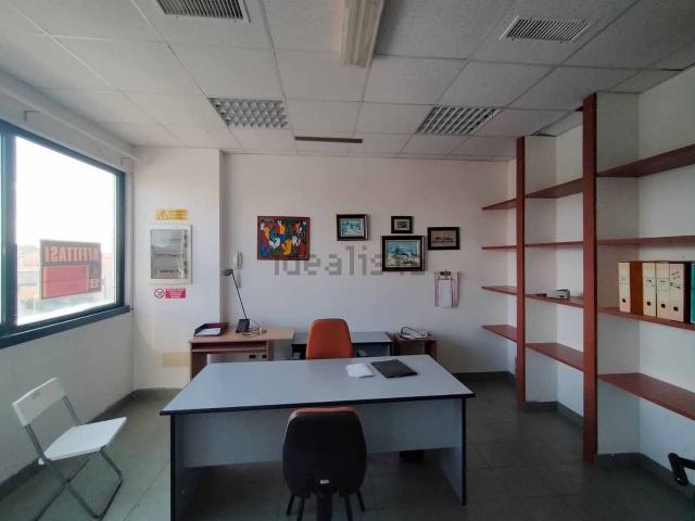 Locale Commerciale in affitto a Cesanella, Marche