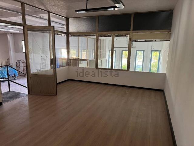 Locale Commerciale in affitto a Pordenone, Friuli-Venezia Giulia