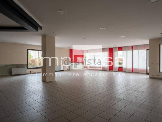 Locale Commerciale in affitto a Gaiarine, Veneto