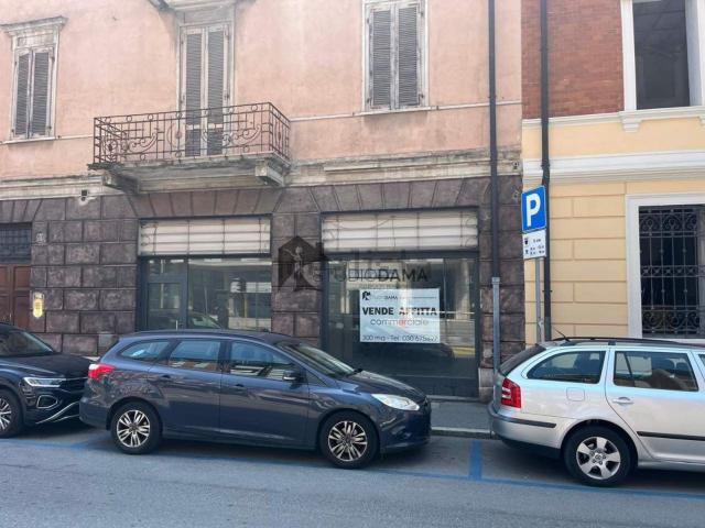 Locale Commerciale in affitto a Vecchia Dogana, Cremona
