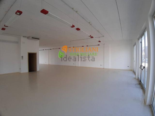 Locale Commerciale in affitto a Campobasso, Molise