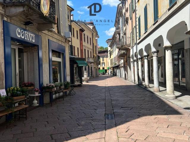 Locale Commerciale in affitto a Biumo Superiore, Varese