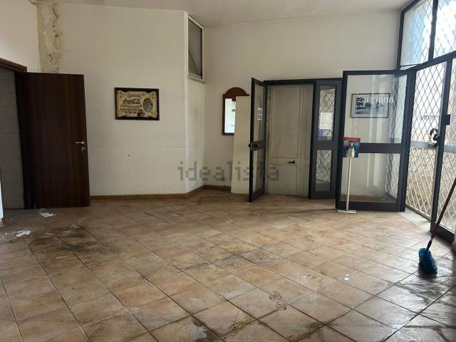 Locale Commerciale in affitto a Casal Di Principe, Campania