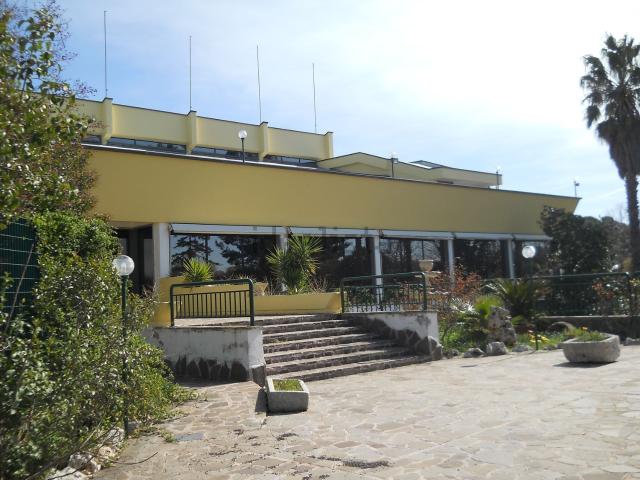 Locale Commerciale in affitto a Puglia, Bari