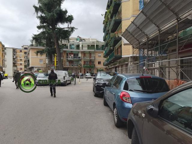 Locale Commerciale in affitto a Municipalità 9, Campania