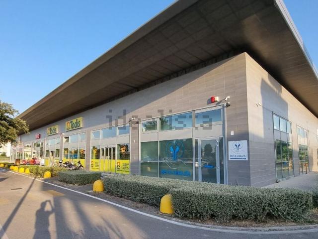 Locale Commerciale in affitto a Montesilvano, Abruzzo