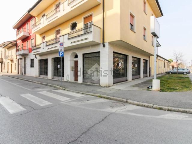 Locale Commerciale in affitto a Soresina, Lombardia
