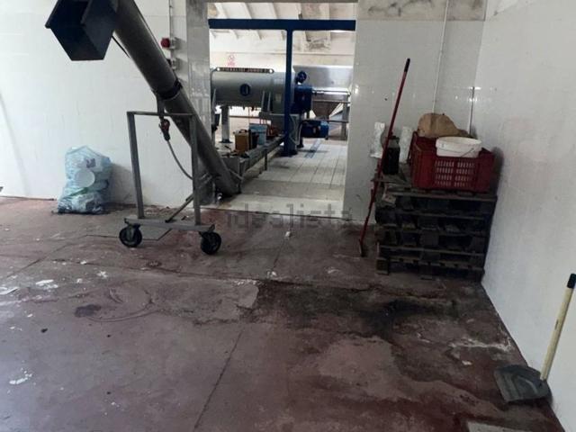 Locale Commerciale in affitto a Belpasso, Sicilia