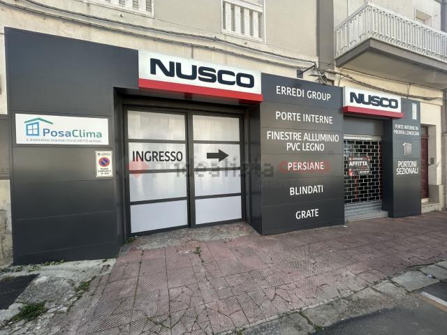 Locale Commerciale in affitto a Puglia, Taranto