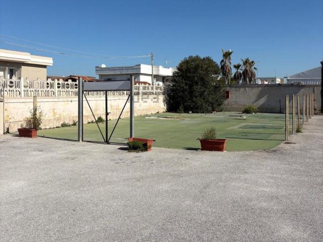 Locale Commerciale in affitto a Marina d'Ischitella, Castel Volturno