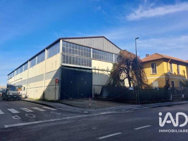 Locale Commerciale in affitto a Zona Omogenea Milano Nord, Paderno Dugnano